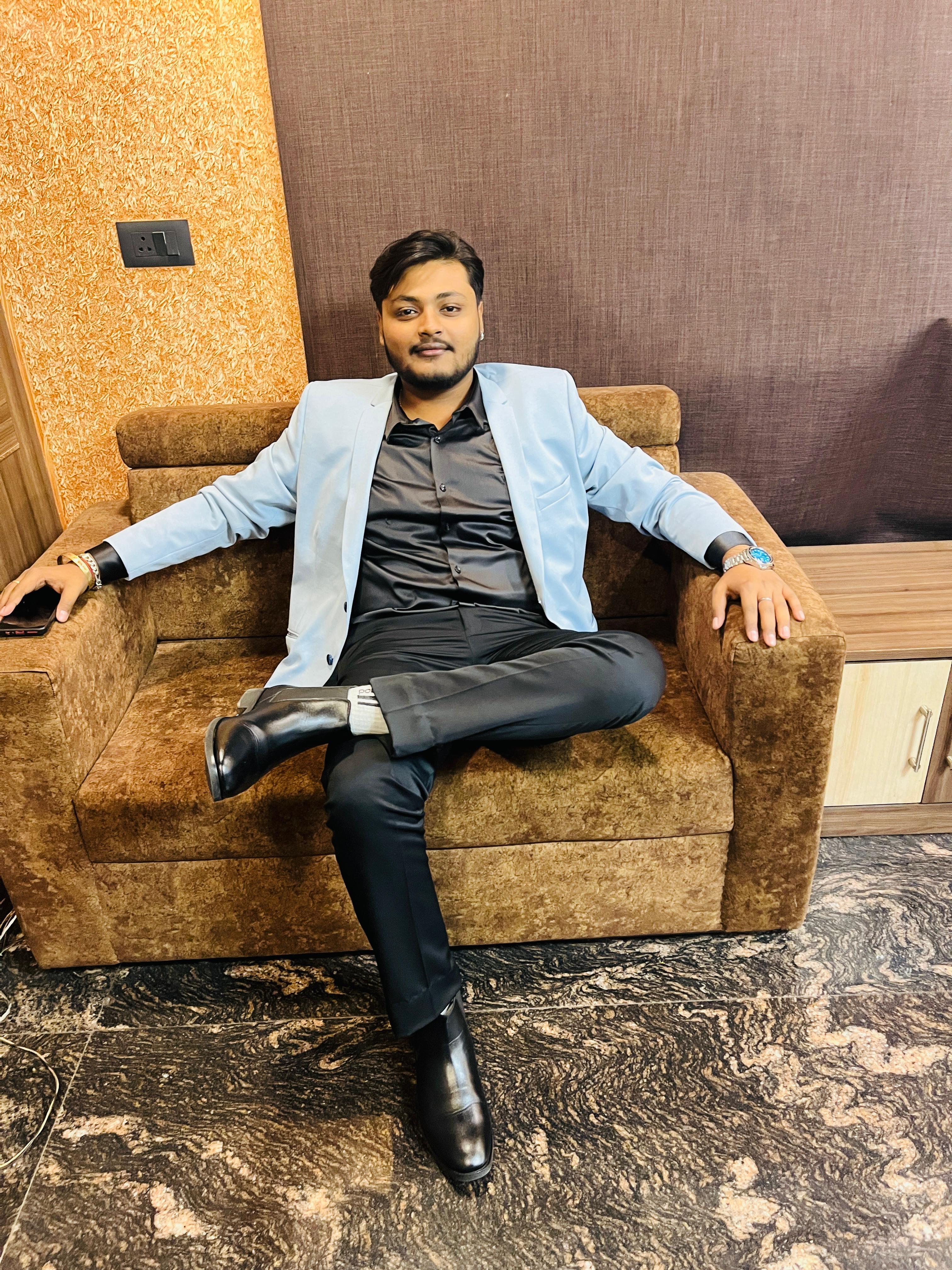 Mr. Yashaswi Thakur
